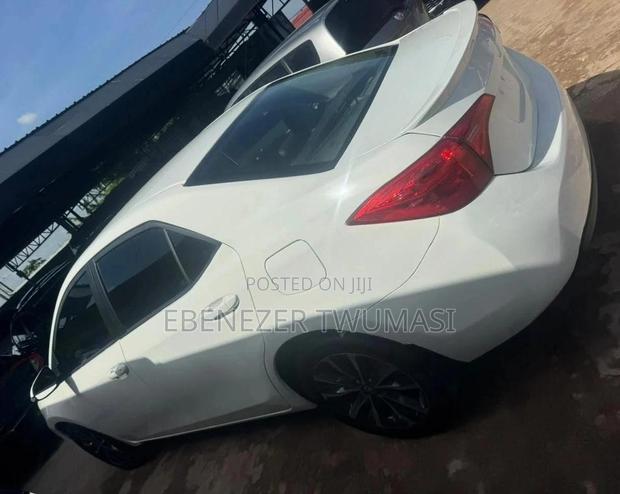 Toyota Corolla SE (1.8L 4cyl 6M) 2018 White
