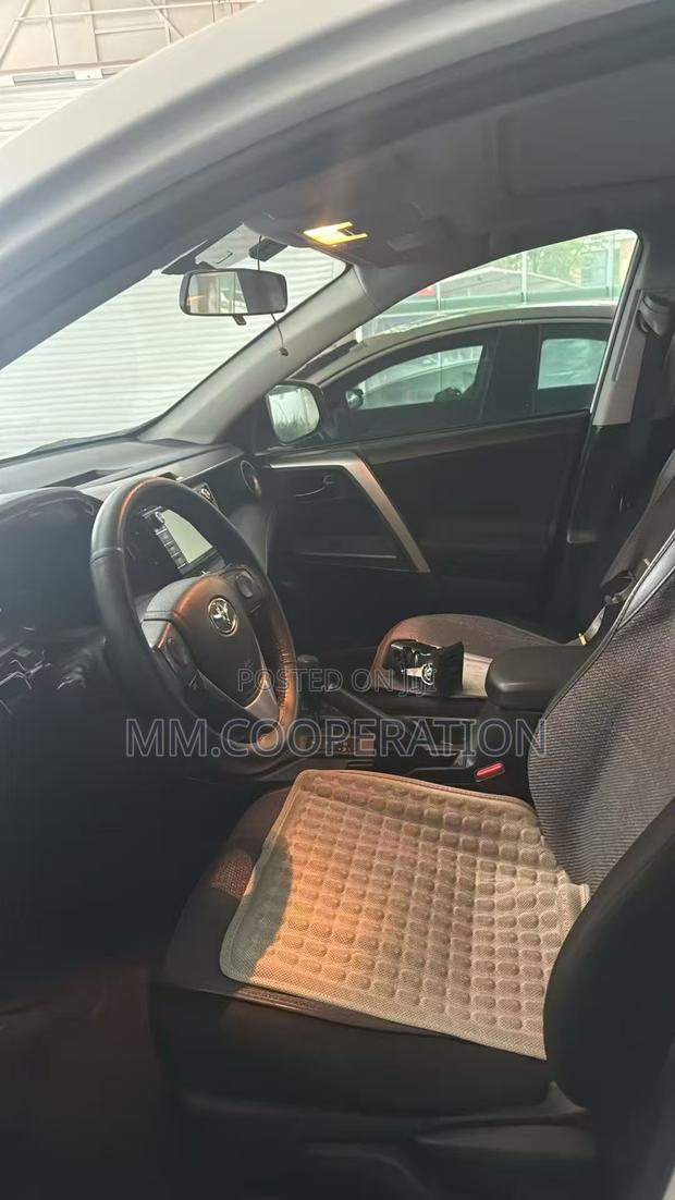 Toyota RAV4 Limited AWD 2019 White