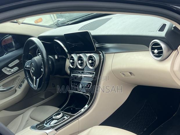 Mercedes-Benz C300 2019 Blue