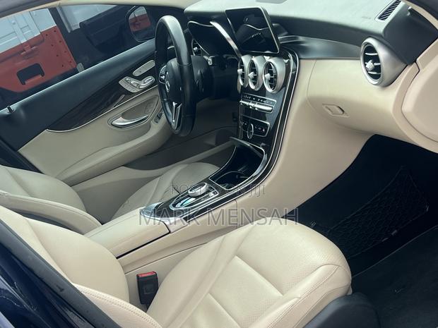 Mercedes-Benz C300 2019 Blue