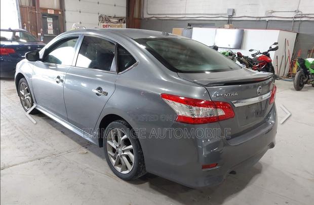 Nissan Sentra SR 4dr Sedan (1.8L 4cyl CVT) 2015 Gray