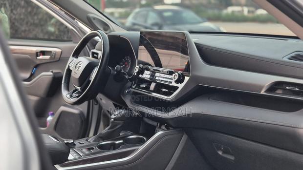 Toyota Highlander Platinum 2021 Silver