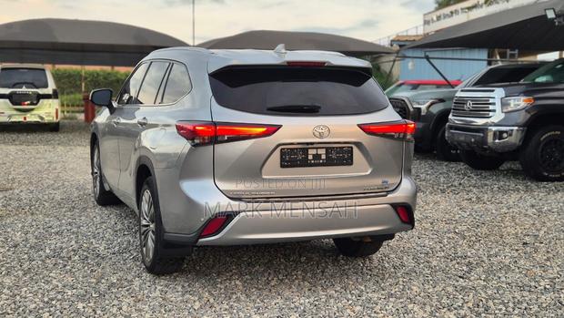 Toyota Highlander Platinum 2021 Silver