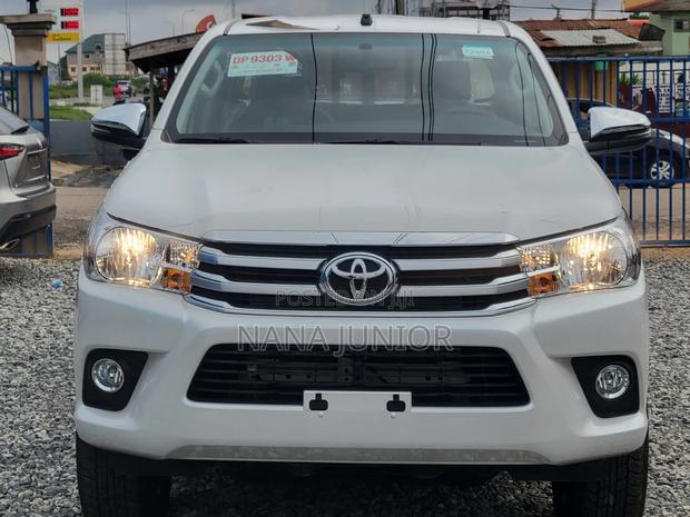 New Toyota Hilux 2025 White