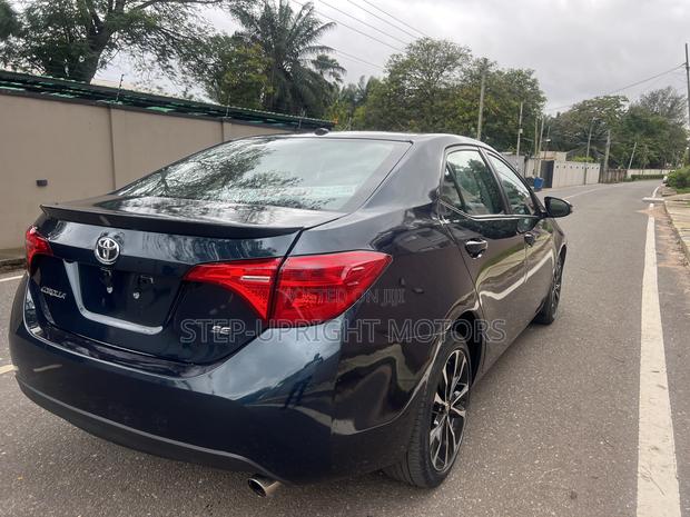 Toyota Corolla 2018 Gray