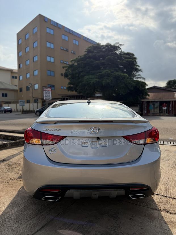 Hyundai Elantra Limited Sedan FWD (1.8L 4cyl 6A) 2013 Silver