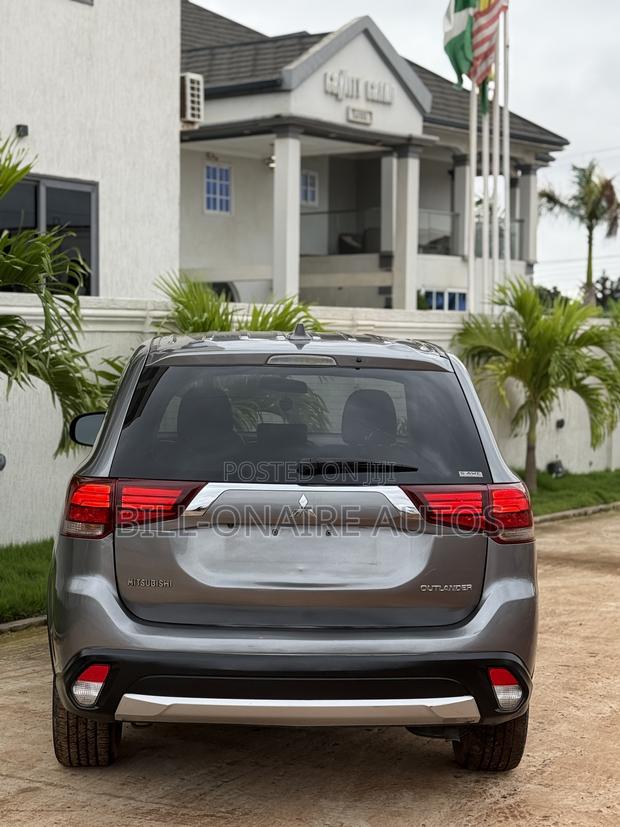 Mitsubishi Outlander SE FWD 2018 Silver