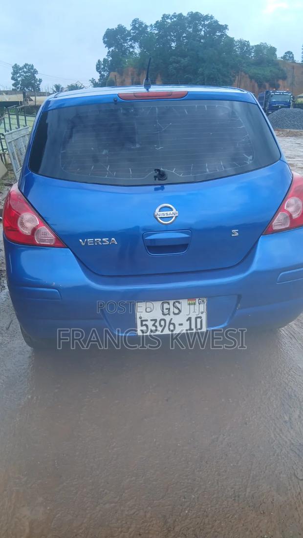 Nissan Versa 2010 Blue