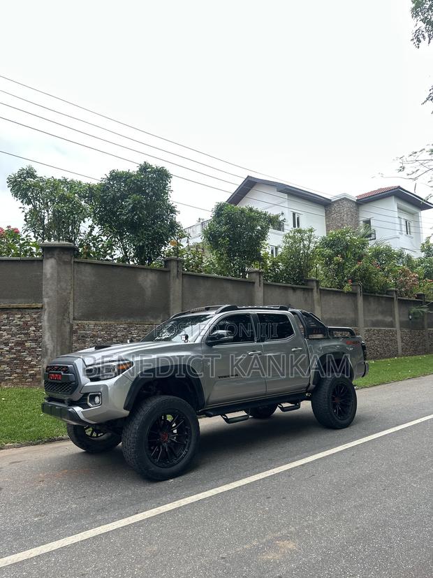 Toyota Tacoma 2018 Gray