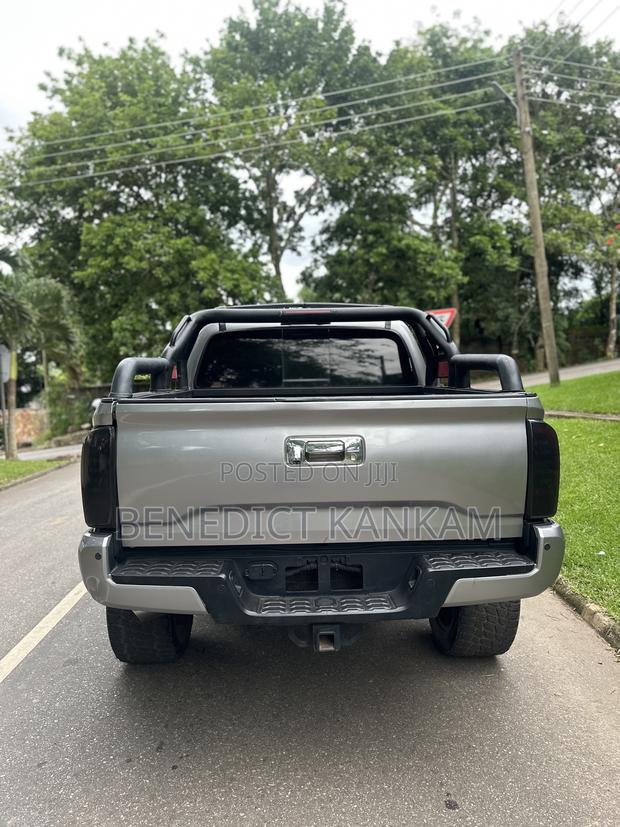 Toyota Tacoma 2018 Gray