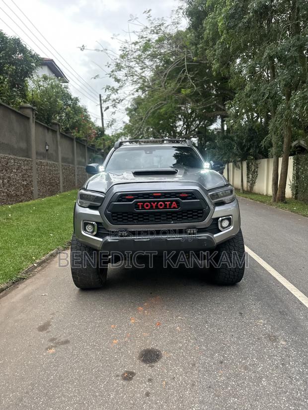 Toyota Tacoma 2018 Gray
