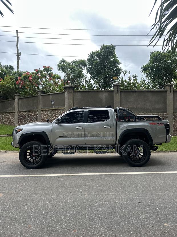 Toyota Tacoma 2018 Gray