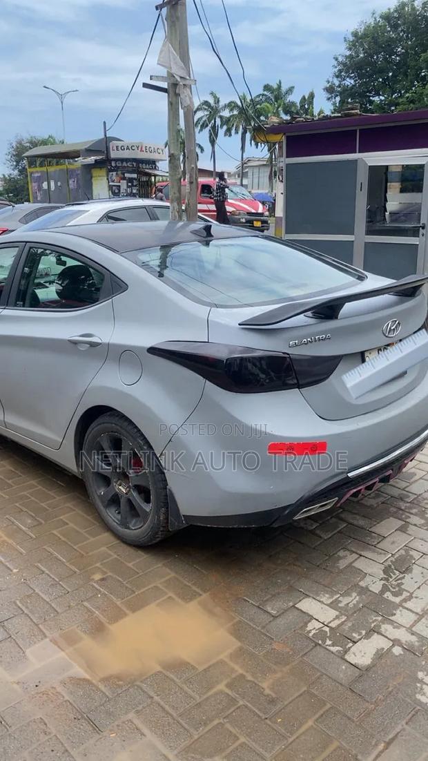 Hyundai Elantra 2012 Gray