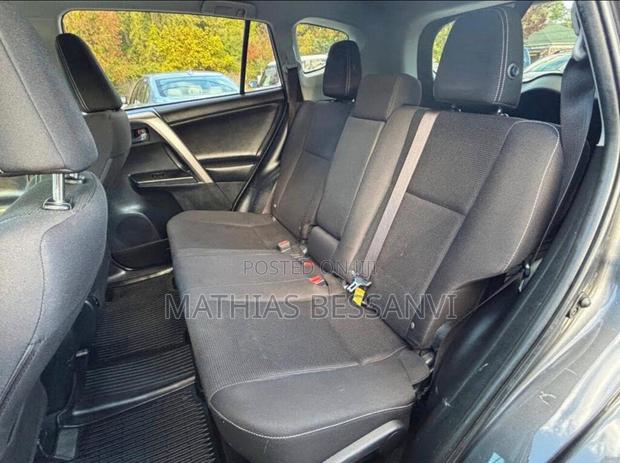 Toyota RAV4 XLE FWD (2.5L 4cyl 6A) 2017 Gray