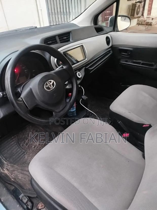 Toyota Vitz 1.3 AWD 5dr 2012 Blue