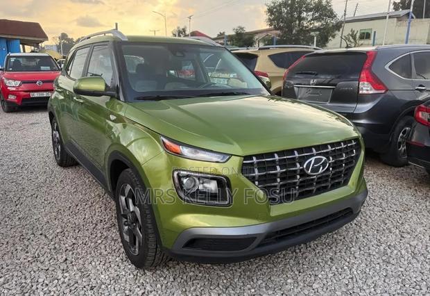 Hyundai Venue 2021 Green