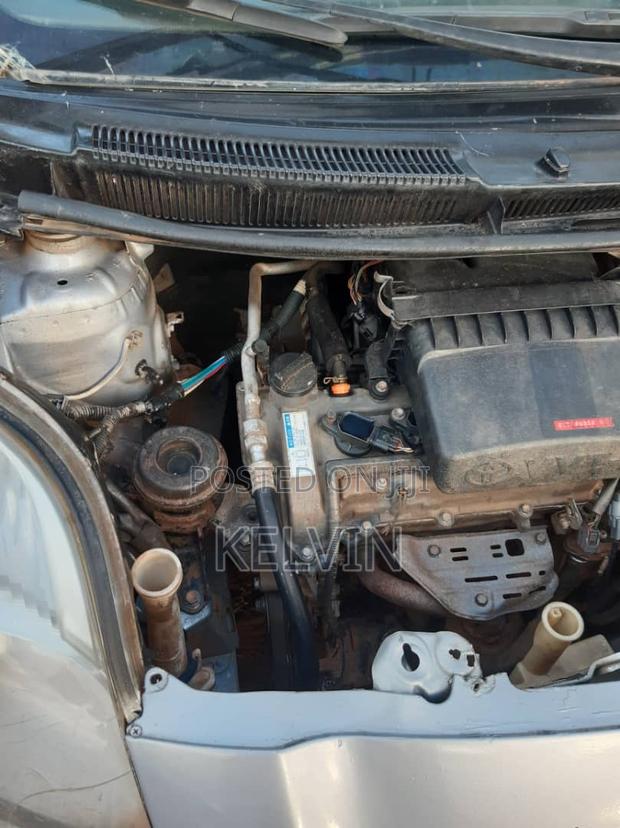 Toyota Yaris Base Hatchback 5dr 2010 Silver