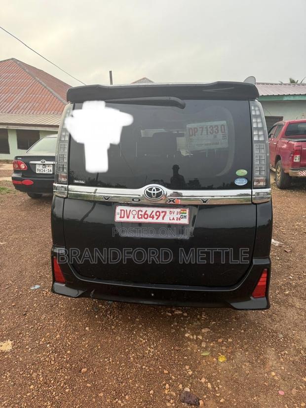Toyota Voxy 2015 Black