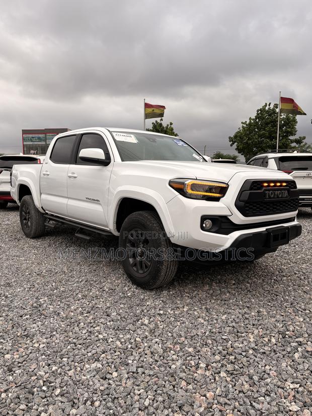 New Toyota Tacoma SR Double Cab 5' Bed V6 AT 2023 White