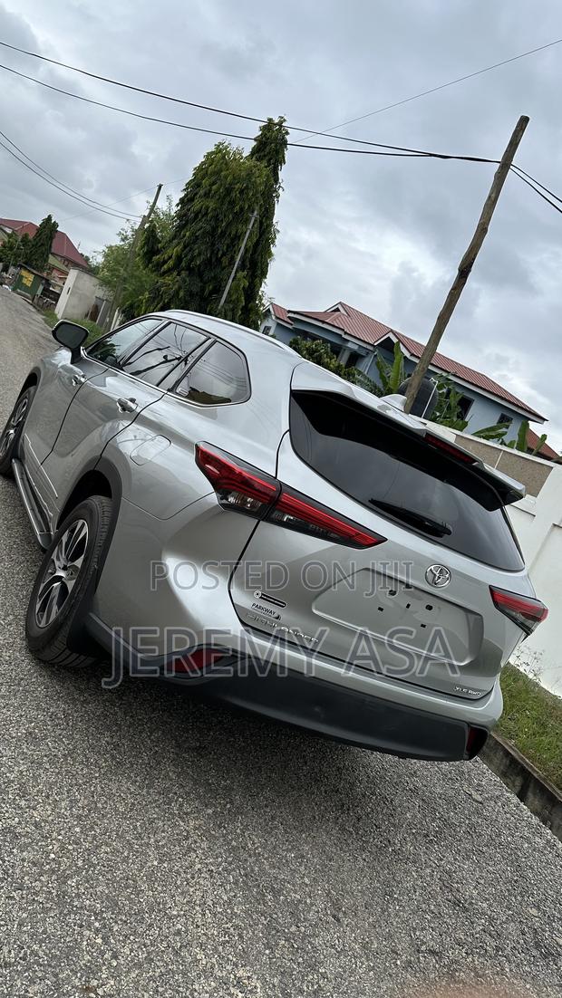 Toyota Highlander XLE 2021 Silver