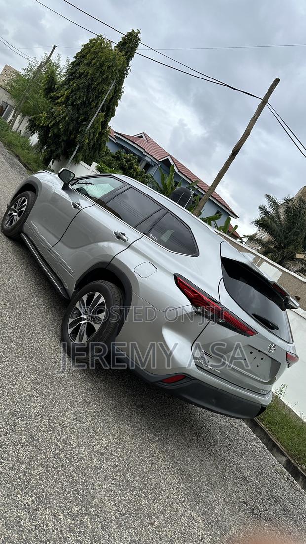 Toyota Highlander XLE 2021 Silver