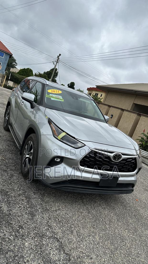 Toyota Highlander XLE 2021 Silver
