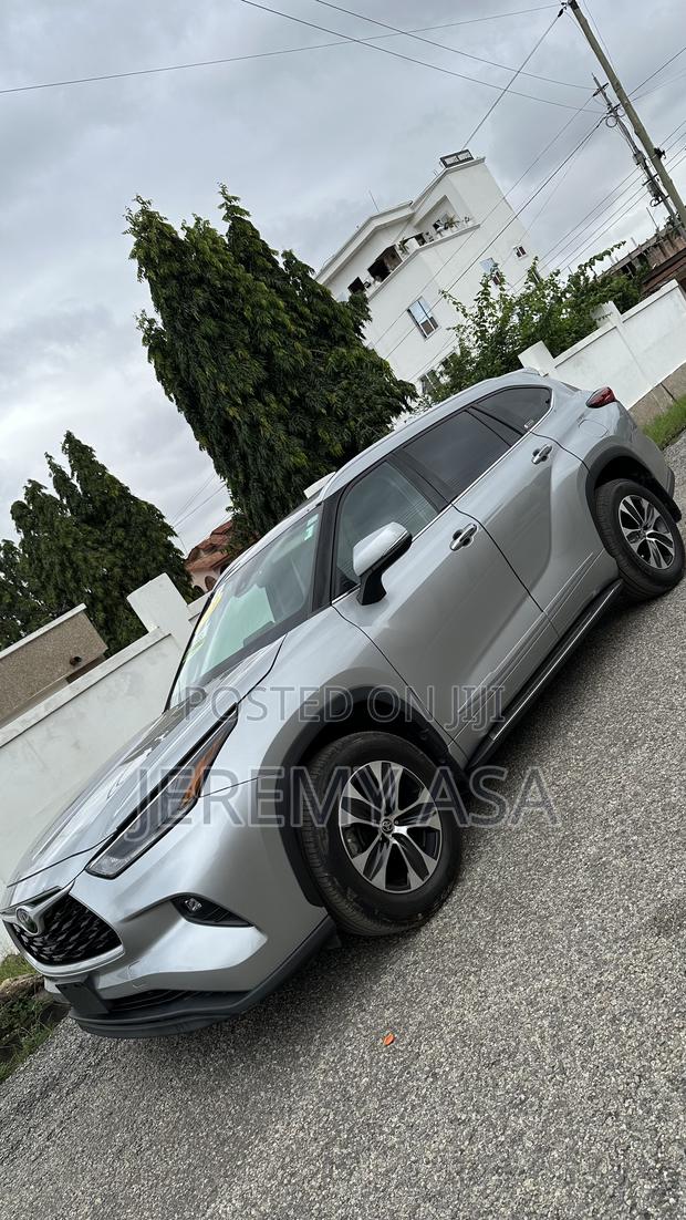 Toyota Highlander XLE 2021 Silver