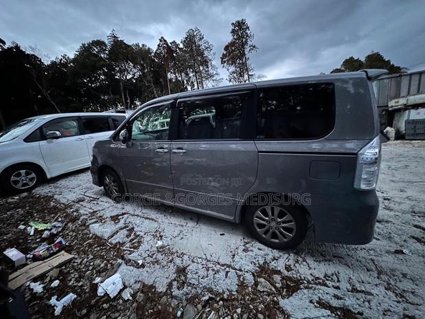 Toyota Voxy 2013 Gray