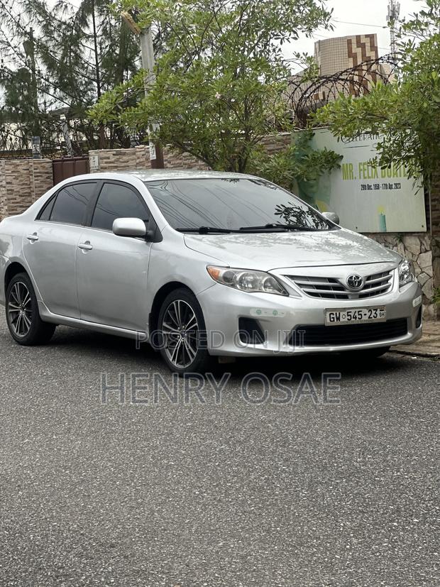 Toyota Corolla Base 4dr Sedan (1.8L 4cyl 5M) 2010 Silver