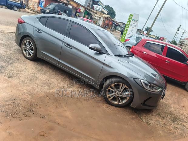 Hyundai Elantra 2017 Gray