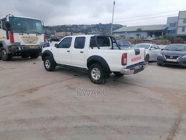 Nissan Hardbody 2010 White