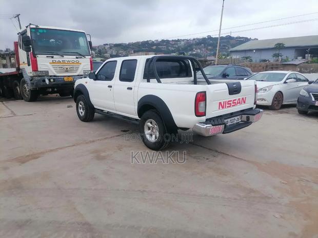 Nissan Hardbody 2010 White