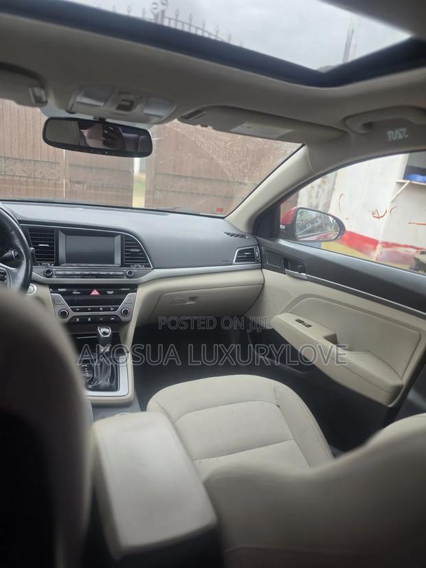 Hyundai Elantra 2017 Red