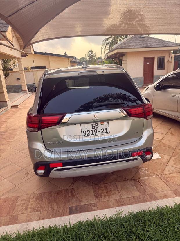Mitsubishi Outlander 2.0 PHEV AWD 2021