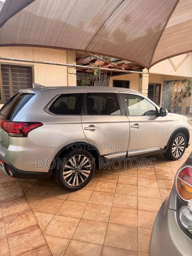 Mitsubishi Outlander 2.0 PHEV AWD 2021