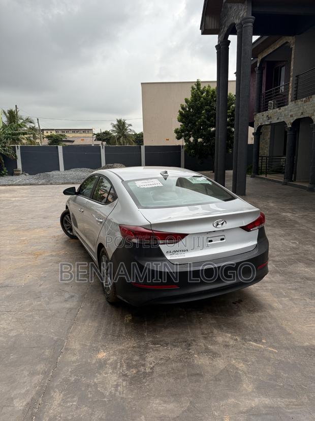 Hyundai Elantra Value Edition 2018 Gray