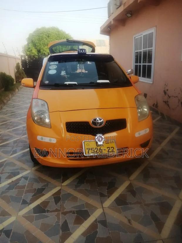 Toyota Yaris 2010 Yellow