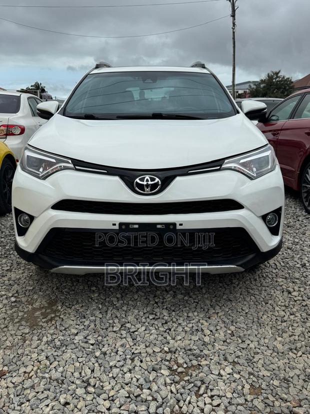 Toyota RAV4 SE AWD (2.5L 4cyl 6A) 2017 White