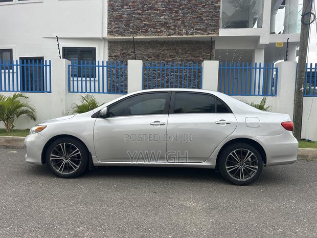 Toyota Corolla LE 4dr Sedan (1.8L 4cyl 4A) 2013 Silver