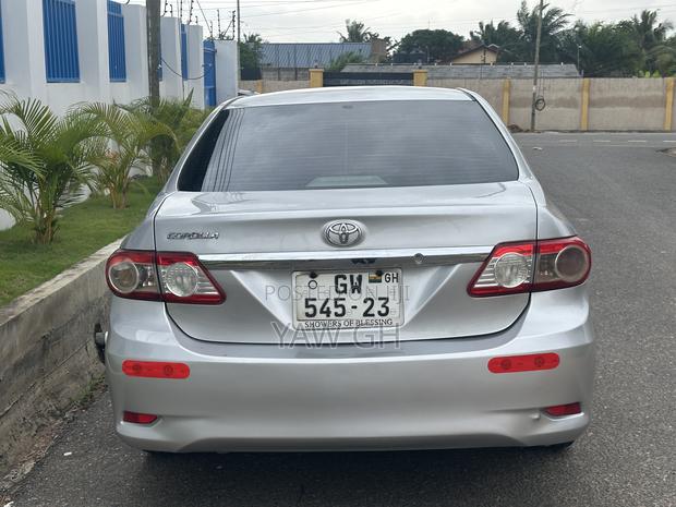 Toyota Corolla LE 4dr Sedan (1.8L 4cyl 4A) 2013 Silver