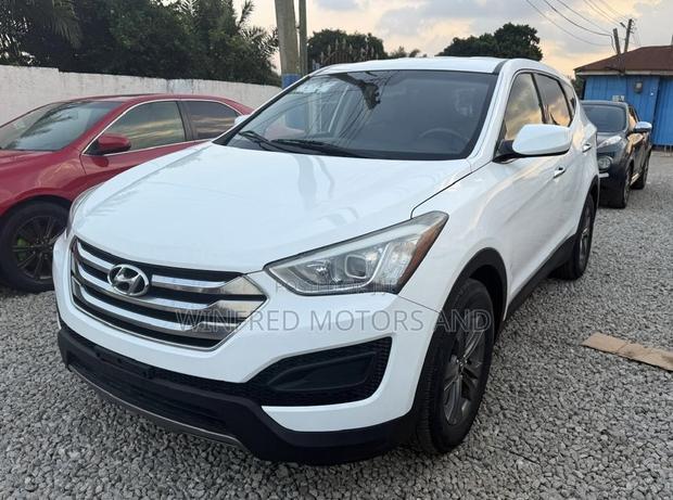 Hyundai Santa Fe GLS 4dr SUV AWD (3.3L 6cyl 6A) 2014 White