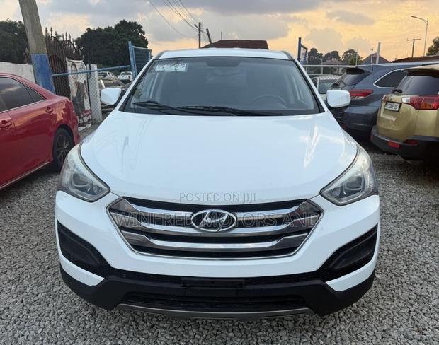 Hyundai Santa Fe GLS 4dr SUV AWD (3.3L 6cyl 6A) 2014 White