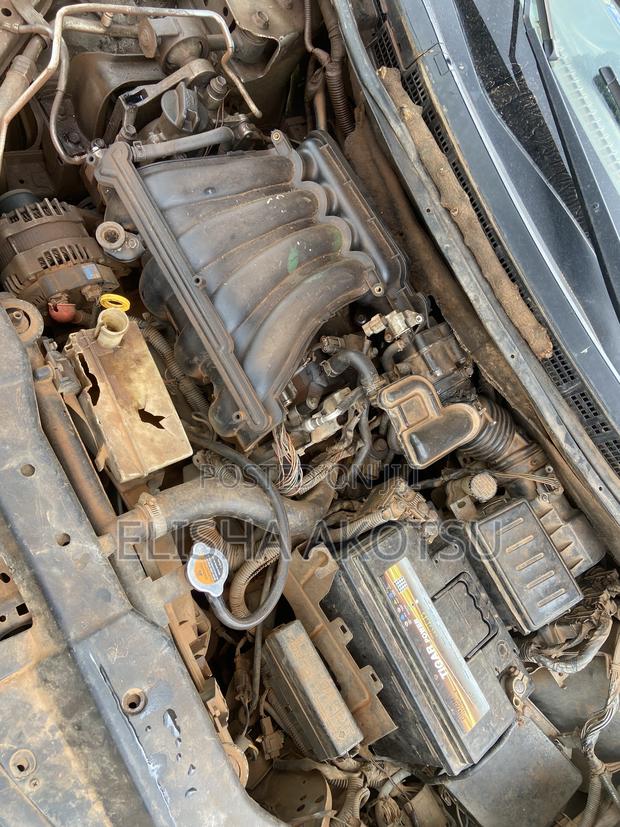 Nissan Versa 1.8 S Hatchback 2010 Gray