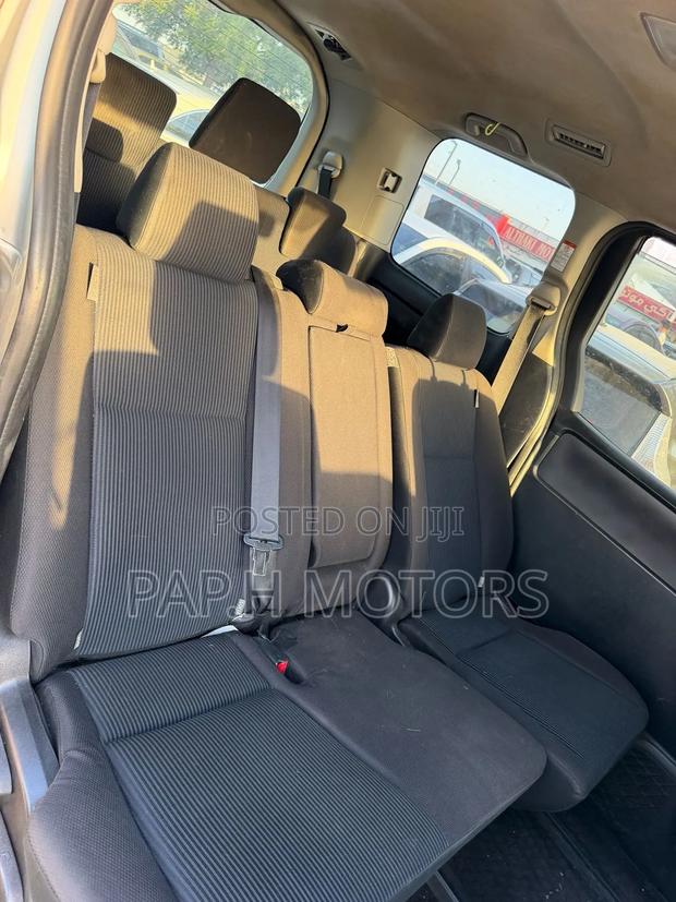 Toyota Voxy 2014 Silver