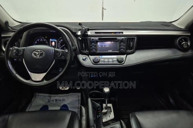 Toyota RAV4 Limited AWD 2019 White
