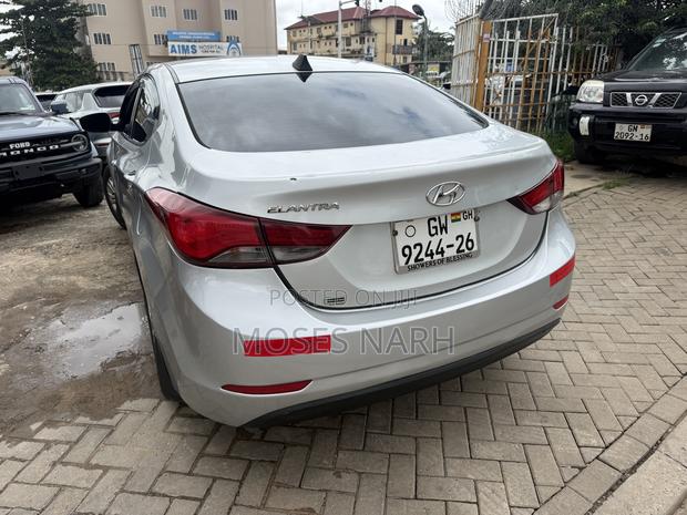 Hyundai Elantra 2016 Silver
