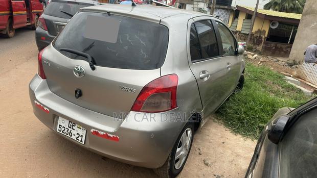 Toyota Yaris Base Hatchback 5dr 2010