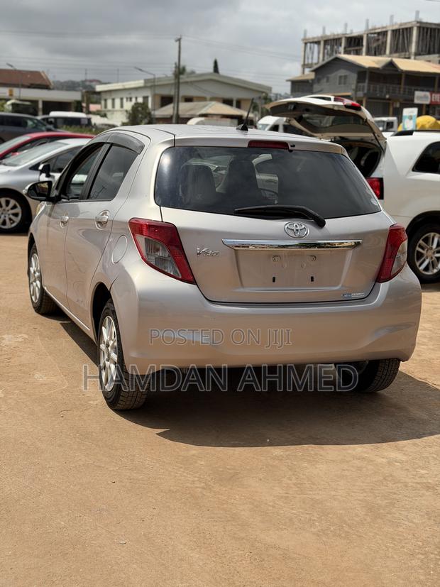 Toyota Vitz 1.3 FWD 5dr 2012 Pink