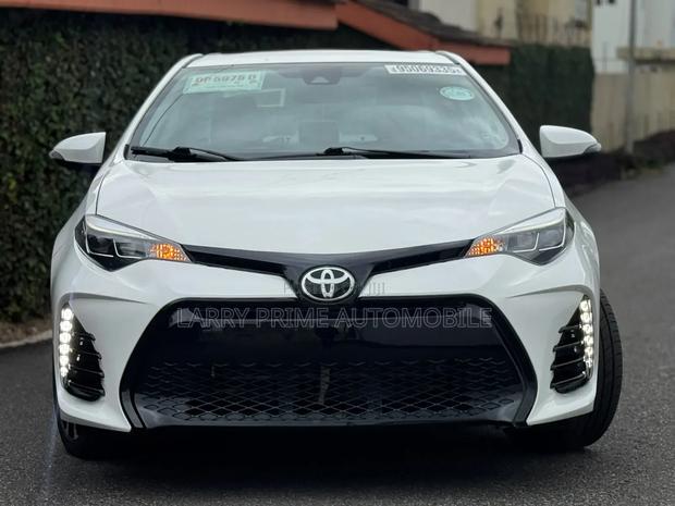 Toyota Corolla XSE 4dr Sedan (1.8L 4cyl CVT) 2017 White