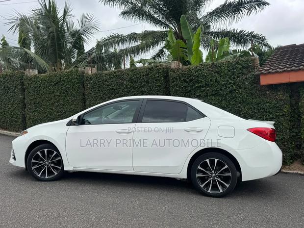 Toyota Corolla XSE 4dr Sedan (1.8L 4cyl CVT) 2017 White